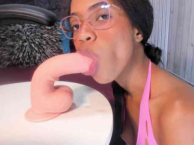 BrizzaH033 webcam