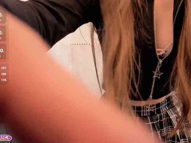 Model: Desire_Mia_Mason