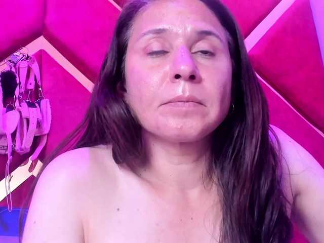 KylieBloom live cam on BongaCams