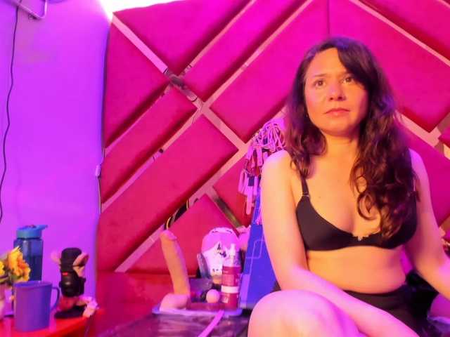KylieBloom live cam on BongaCams
