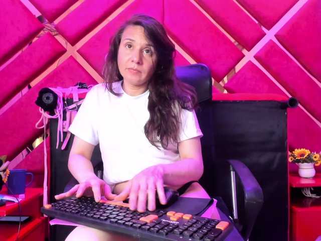 KylieBloom live cam on BongaCams