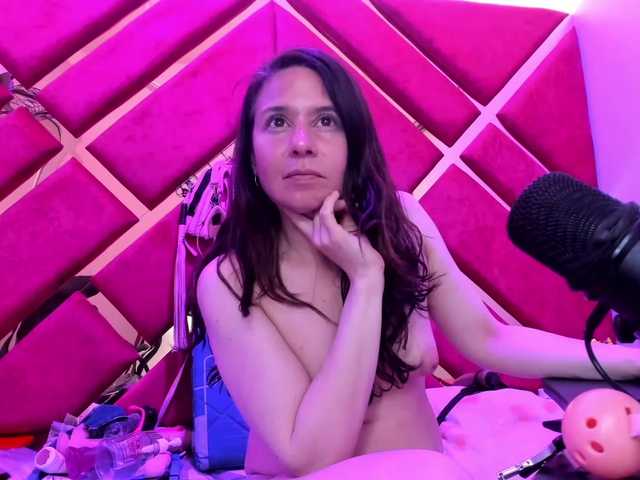 KylieBloom live webcam show