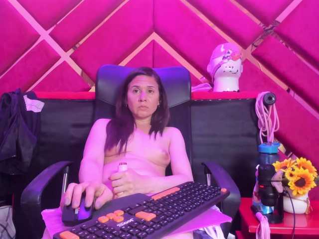 KylieBloom live cam on BongaCams