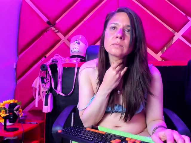 KylieBloom live cam on BongaCams