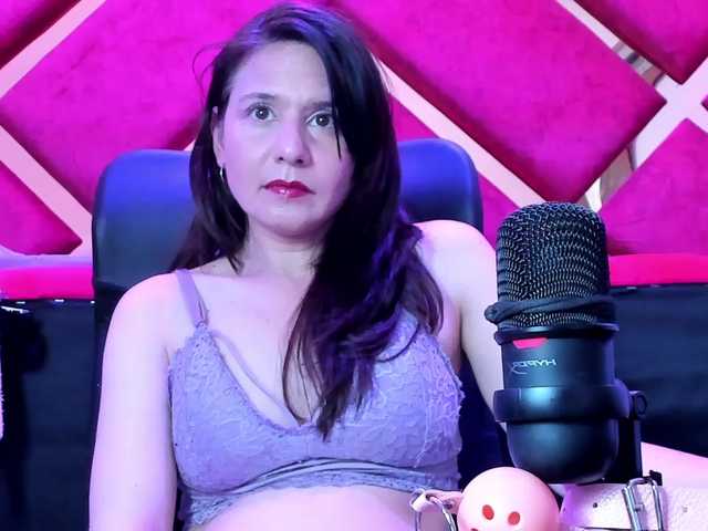 KylieBloom live cam on BongaCams