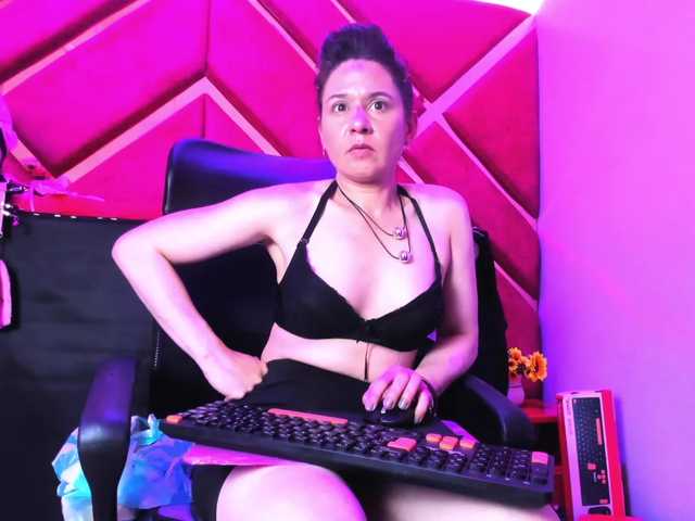 KylieBloom live cam on BongaCams