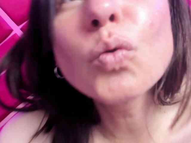 KylieBloom webcam