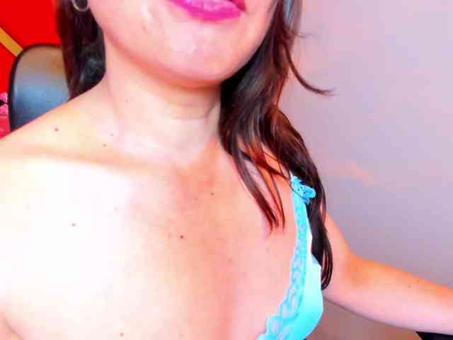 KylieBloom webcam