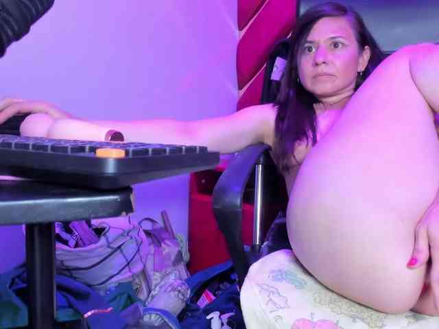 KylieBloom webcam