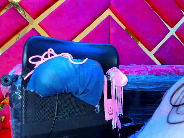 KylieBloom webcam
