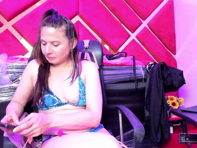 KylieBloom webcam