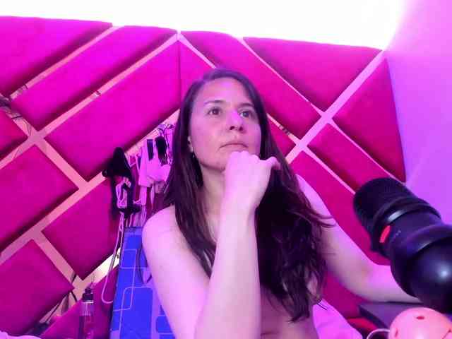 KylieBloom webcam
