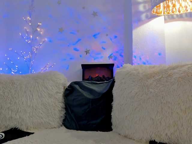 FeralFoxy's BongaCams show and profile