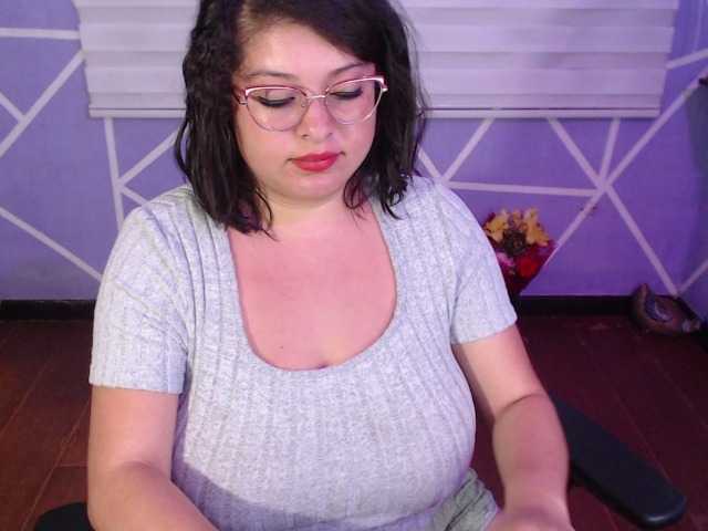 MiaaJoness live webcam show