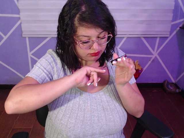 MiaaJoness live webcam show