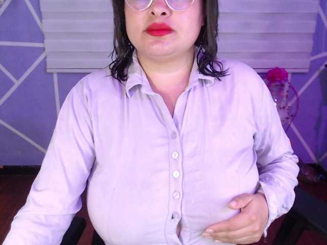 MiaaJoness live cam on BongaCams