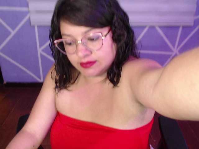 MiaaJoness, en vivo ahora en BongaCams