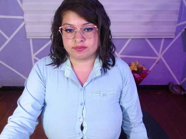 MiaaJoness live webcam show