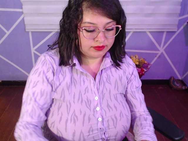 MiaaJoness live webcam show