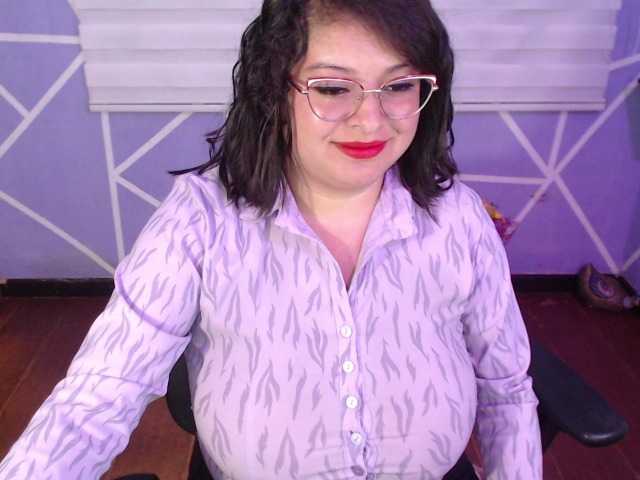 MiaaJoness live webcam show