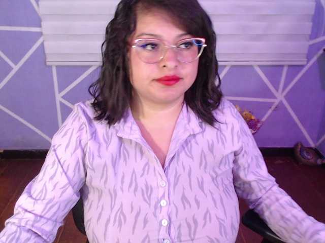 MiaaJoness live webcam show
