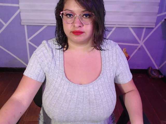 MiaaJoness live webcam show