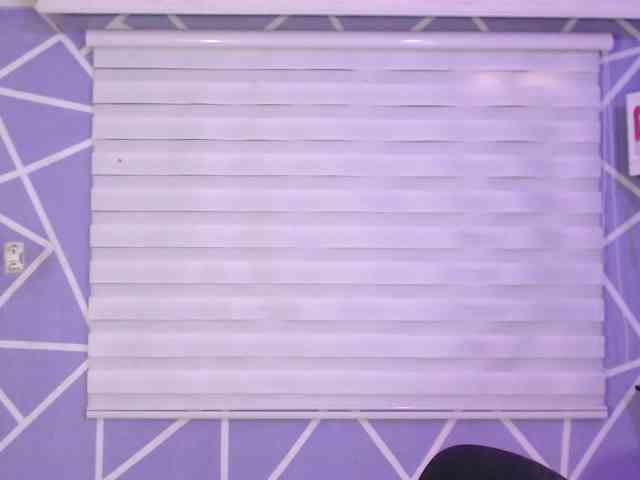 MiaaJoness webcam