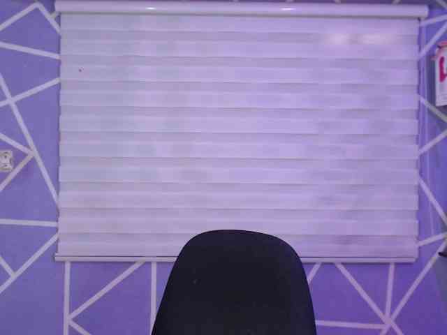 MiaaJoness webcam