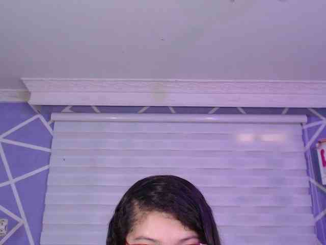 MiaaJoness webcam