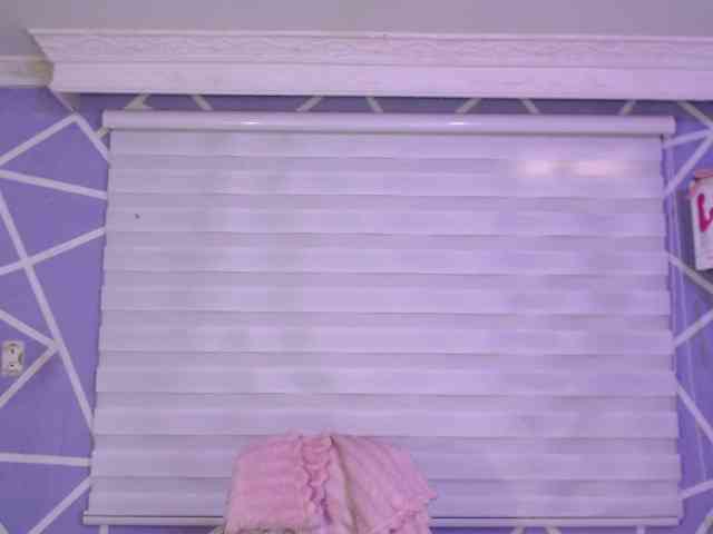MiaaJoness webcam