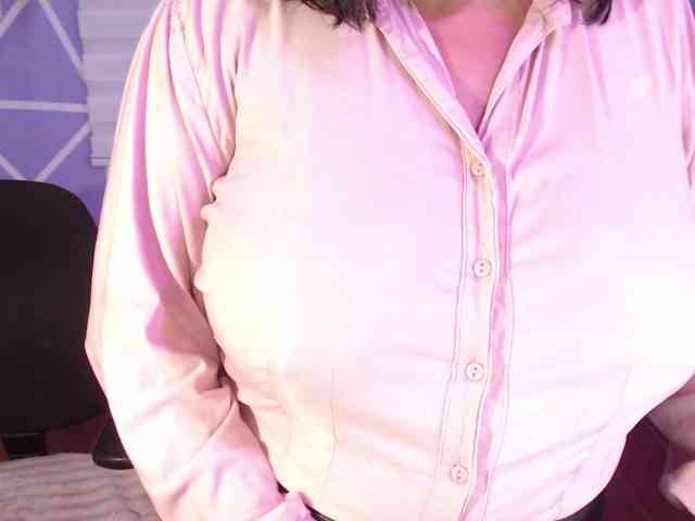 MiaaJoness webcam