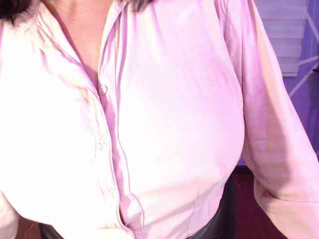MiaaJoness webcam