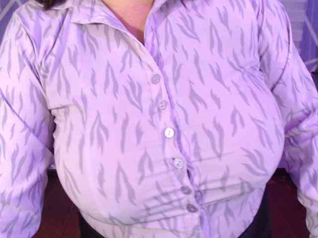 MiaaJoness webcam