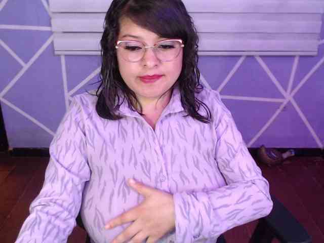 MiaaJoness webcam