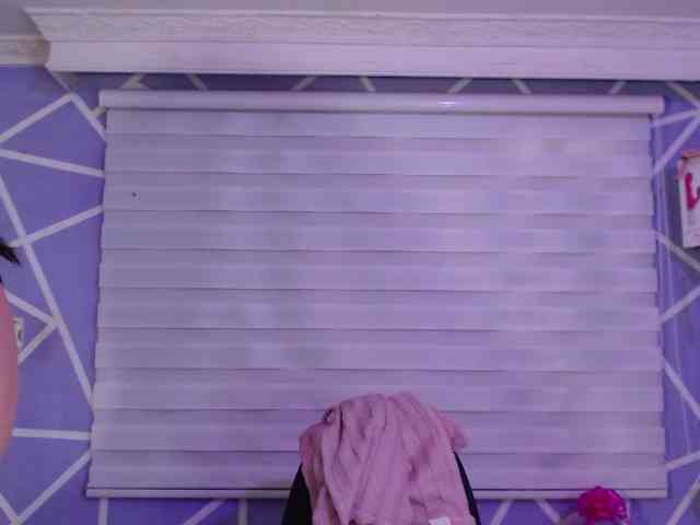 MiaaJoness webcam