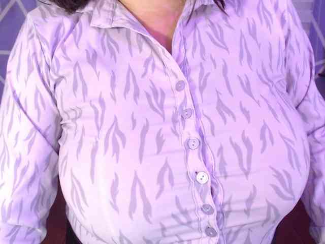 MiaaJoness webcam