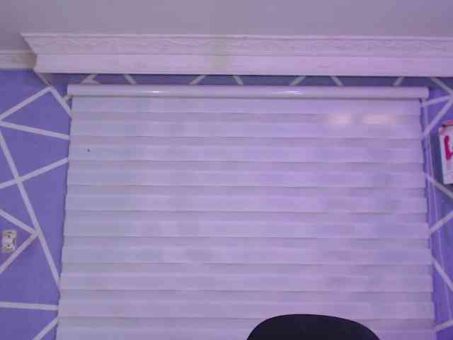MiaaJoness webcam