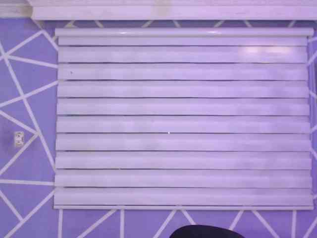 MiaaJoness webcam