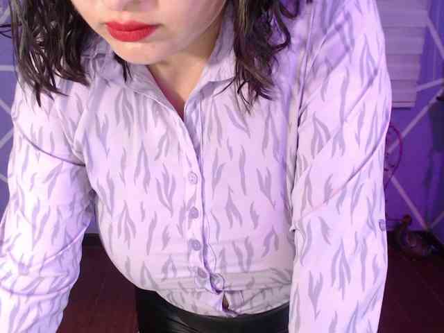 MiaaJoness webcam