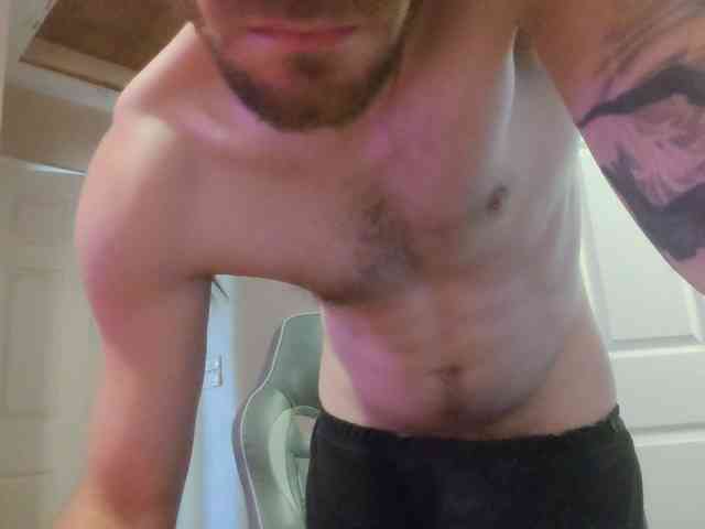Ghuntz22-1 Sex Cam Show