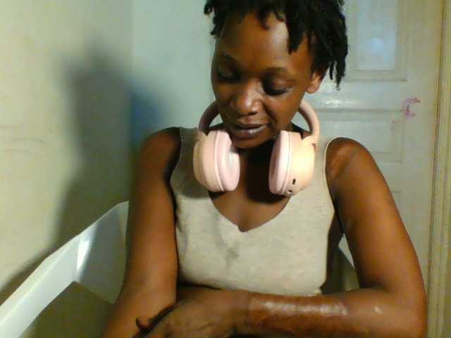Petiteebony1