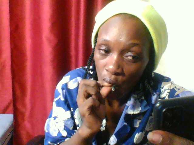 Petiteebony1 Live Cam on BongaCams