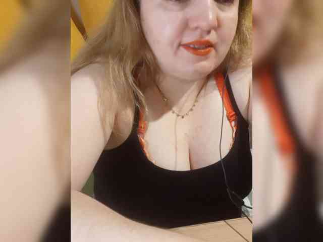 Model: StefanyMellow3