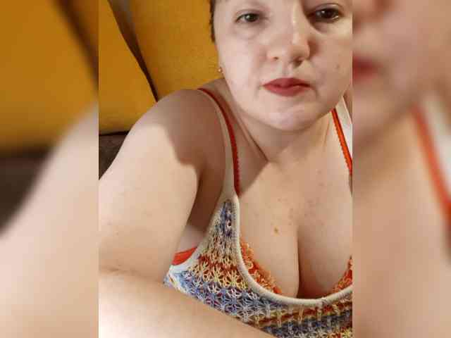 Model: StefanyMellow3