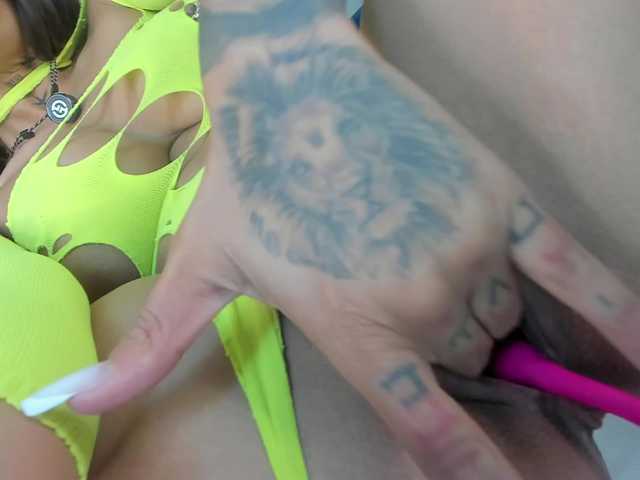 Jessy-Cruzz live cam on BongaCams
