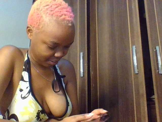 Empressvee25's BongaCams show and profile