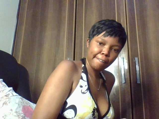 Empressvee25's BongaCams show and profile