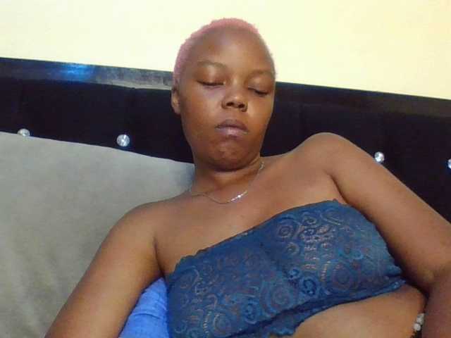 Empressvee25's BongaCams show and profile