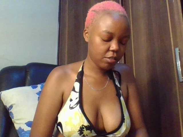 Empressvee25's BongaCams show and profile