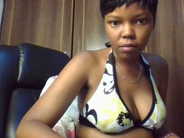 Empressvee25's BongaCams show and profile